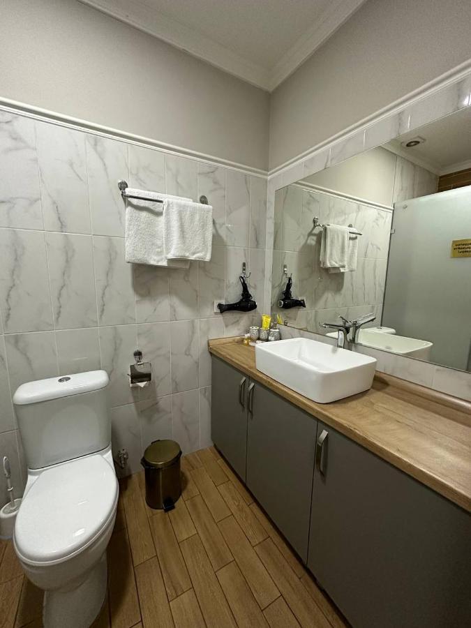 Gоlden Dragon Villa Hotel ビシュケク エクステリア 写真