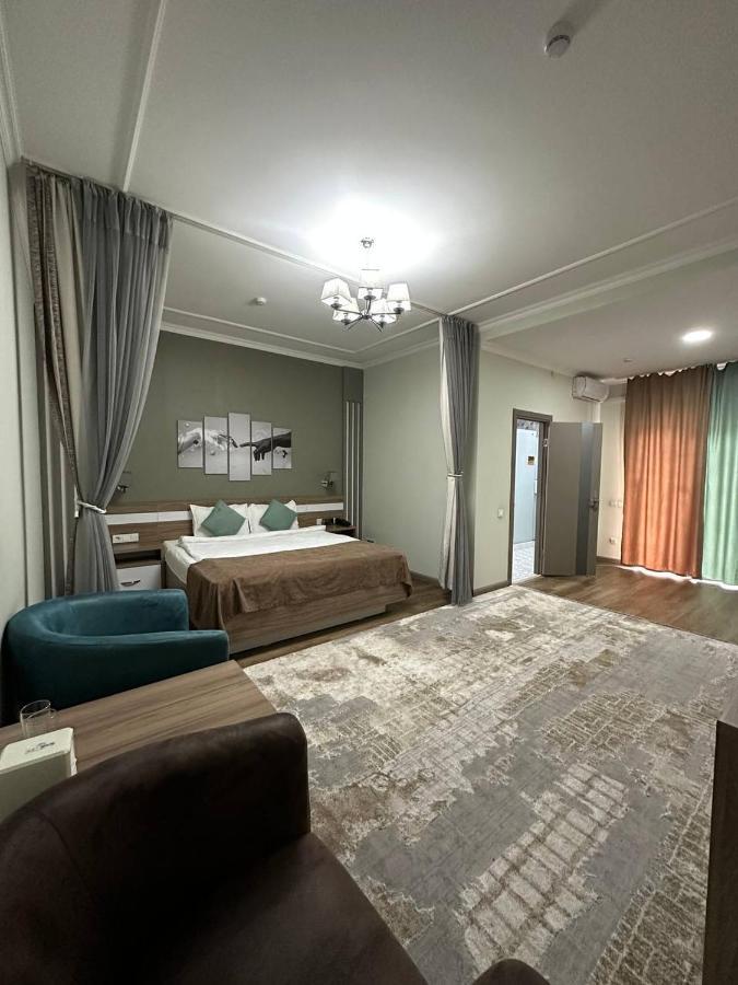 Gоlden Dragon Villa Hotel ビシュケク エクステリア 写真