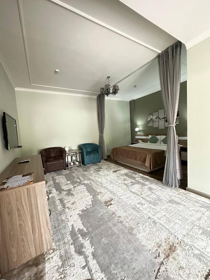 Gоlden Dragon Villa Hotel ビシュケク エクステリア 写真