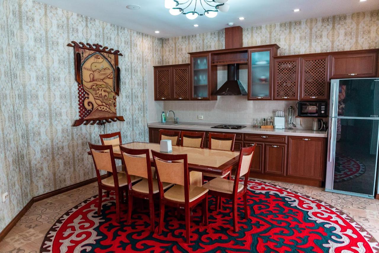 Gоlden Dragon Villa Hotel ビシュケク エクステリア 写真