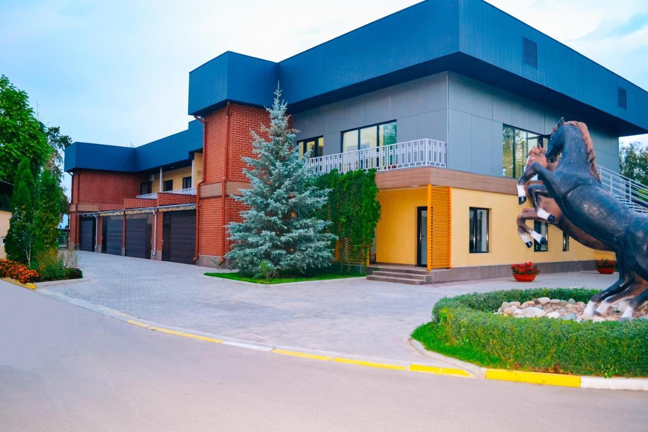 Gоlden Dragon Villa Hotel ビシュケク エクステリア 写真
