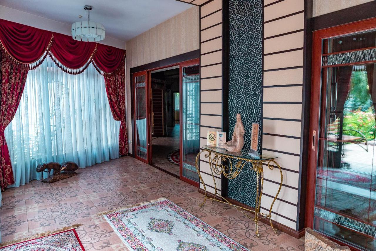 Gоlden Dragon Villa Hotel ビシュケク エクステリア 写真