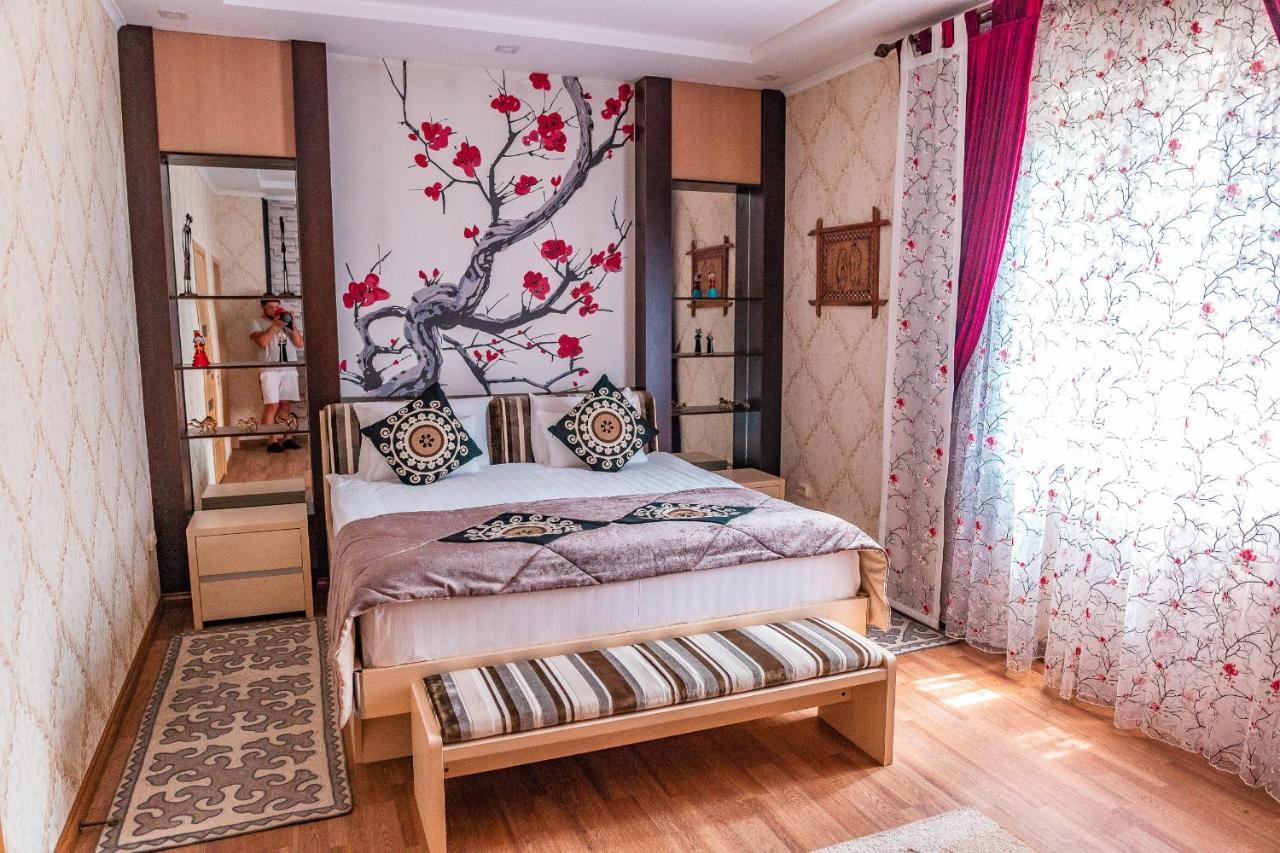 Gоlden Dragon Villa Hotel ビシュケク エクステリア 写真