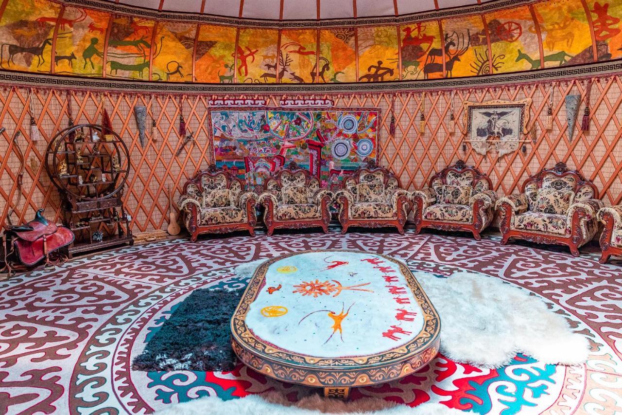 Gоlden Dragon Villa Hotel ビシュケク エクステリア 写真