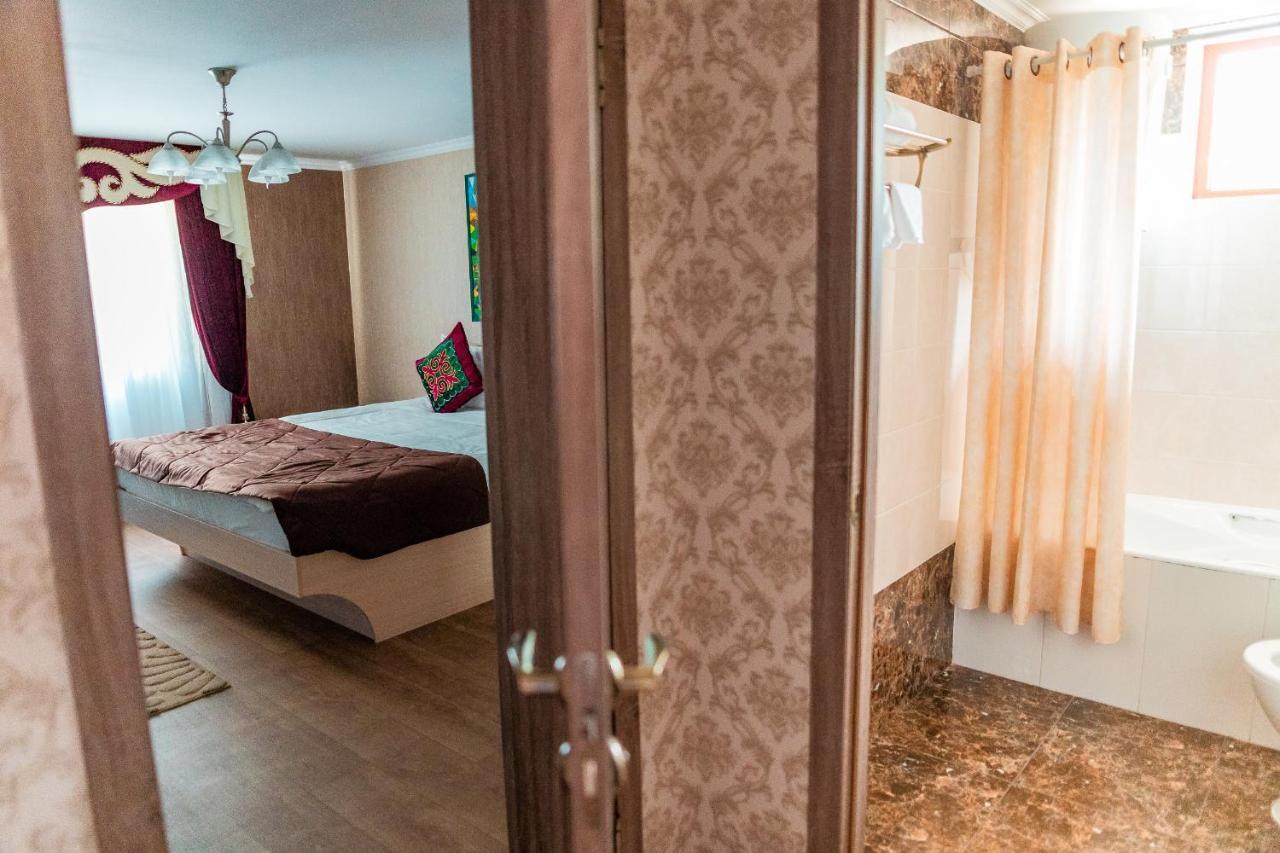 Gоlden Dragon Villa Hotel ビシュケク エクステリア 写真