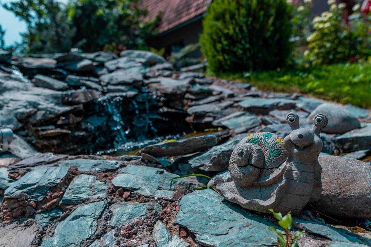 Gоlden Dragon Villa Hotel ビシュケク エクステリア 写真